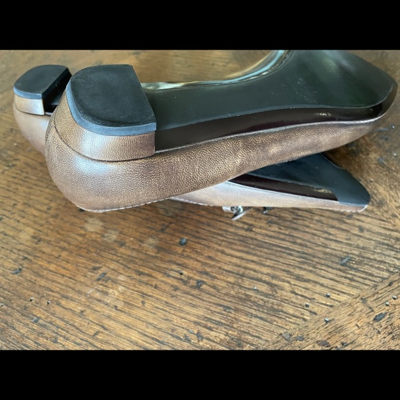 Prada low heel loafer. - Picture 4 of 5